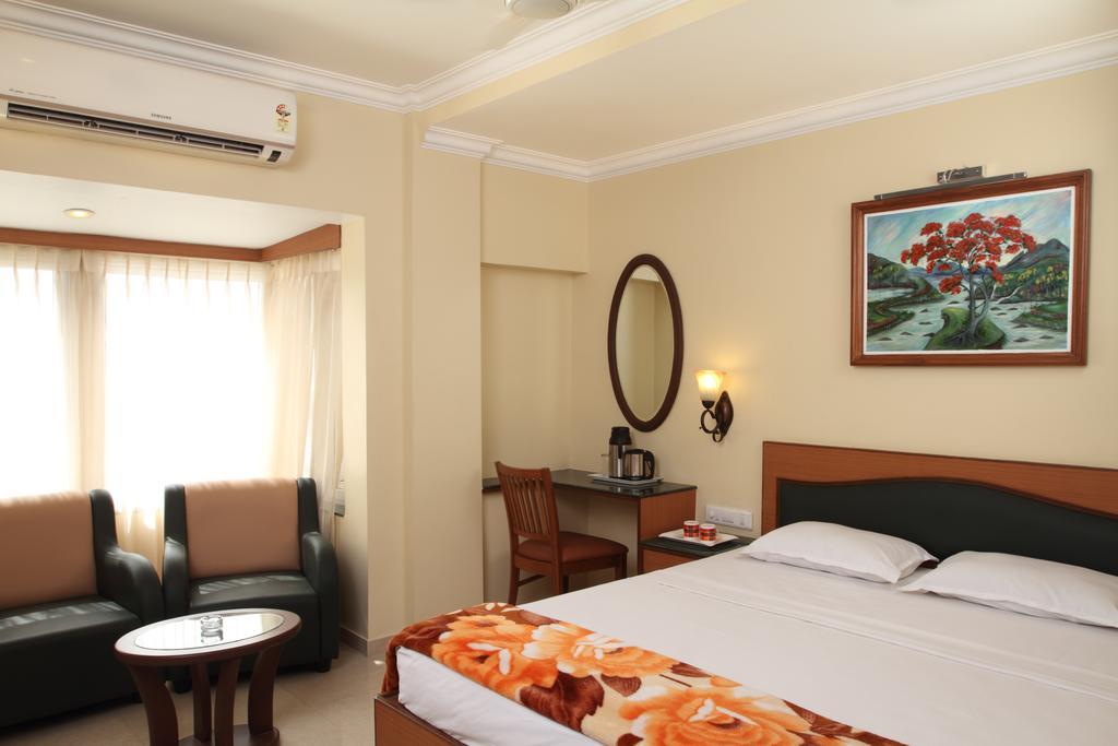 Hotel Nahar Manchester Inn Коимбаторе Екстериор снимка